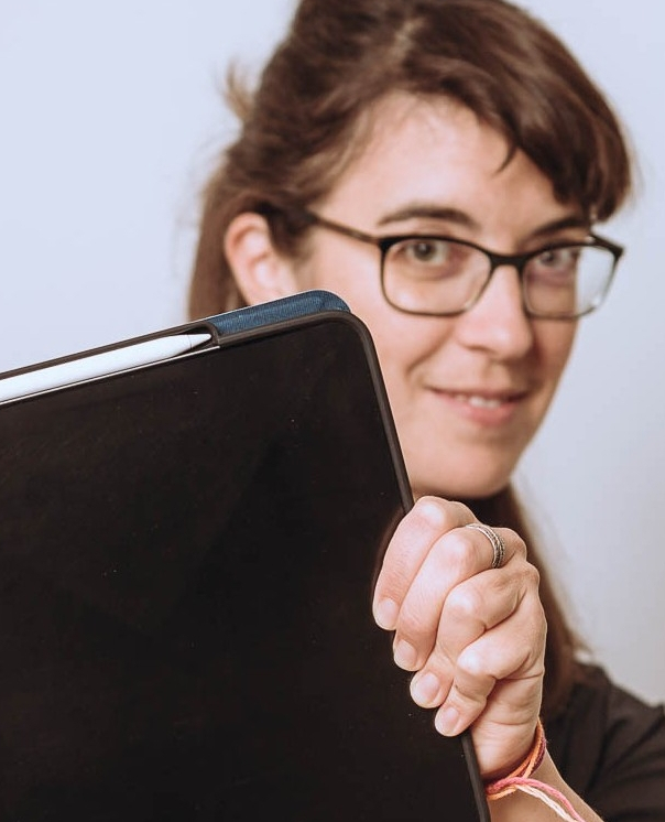 lara riše ilustracija risanje v živo na konferenci, interaktivne delavnice za podjetja, ilustracija projekta, ilustracija za članek